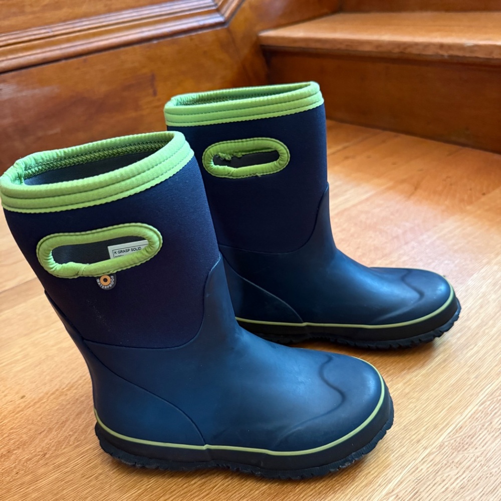 BOGS kids winter boot (youth size 1)
